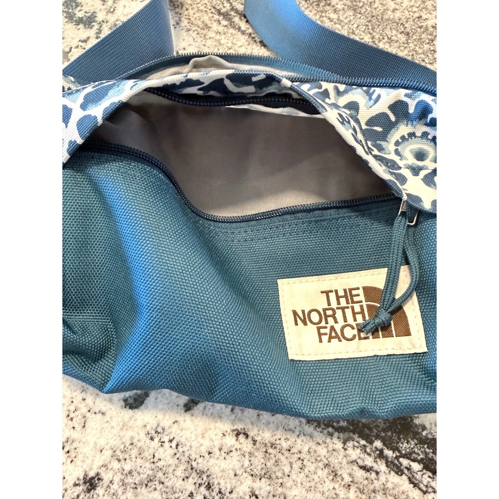 The North Face Berkeley Lumbar Pack Blue Floral Waist Bag Fanny Pack - Picture 4 of 9